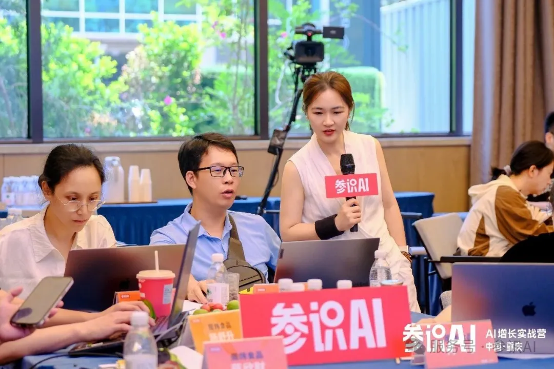 康康老师在GEO实战营现场指导学员实操,参识AI