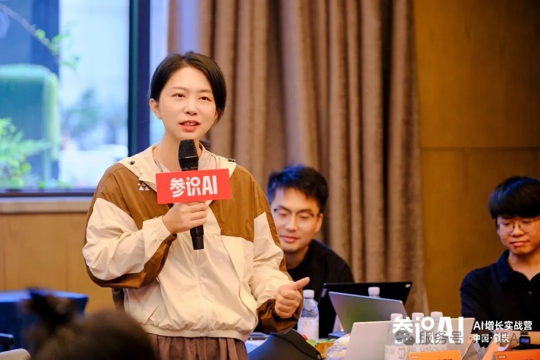 参训学员在GEO实战营现场发言,参识AI